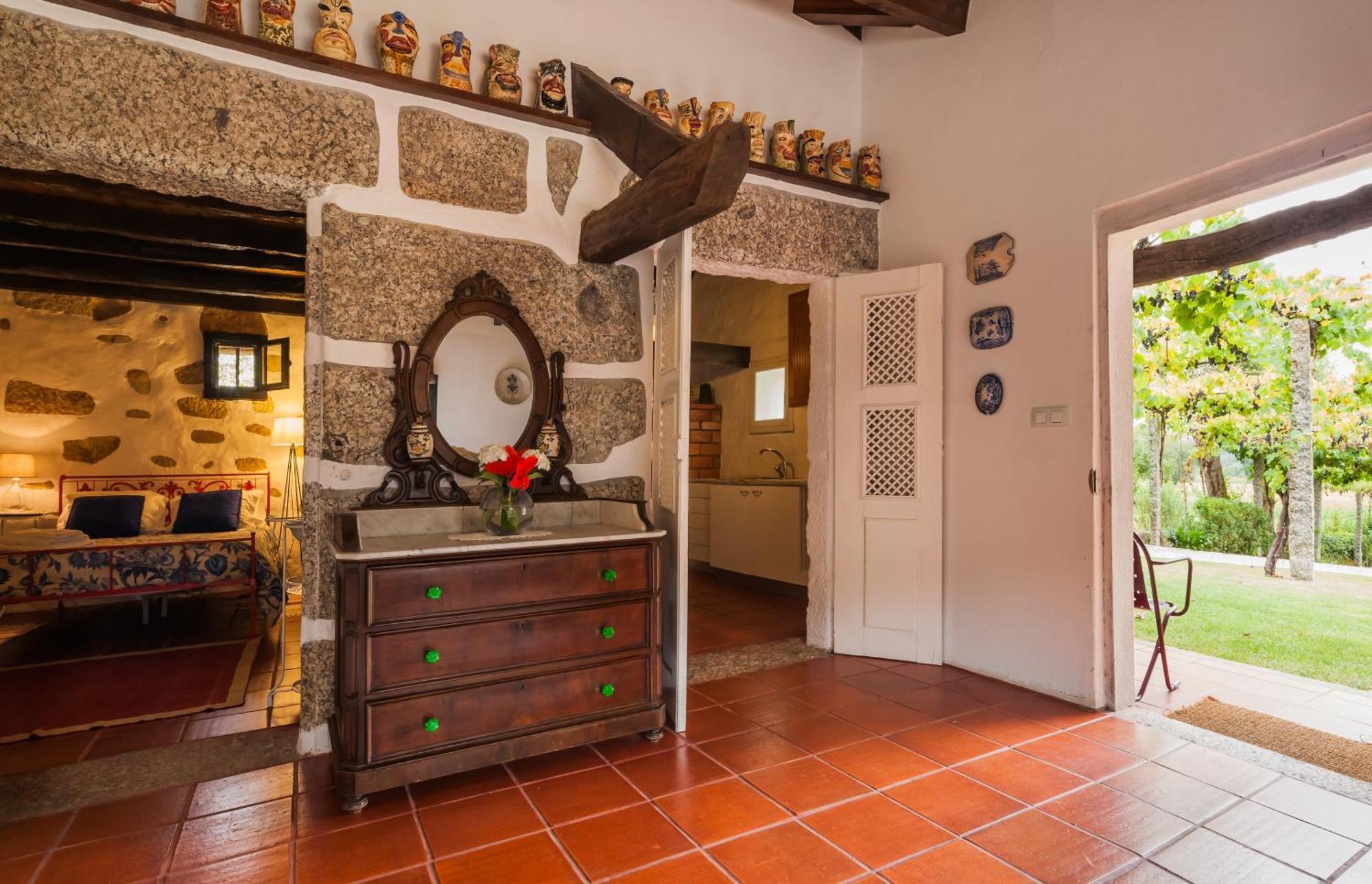 1720 Quinta Da Cancela - Winery & Farmhouse Guimarães Rum bild