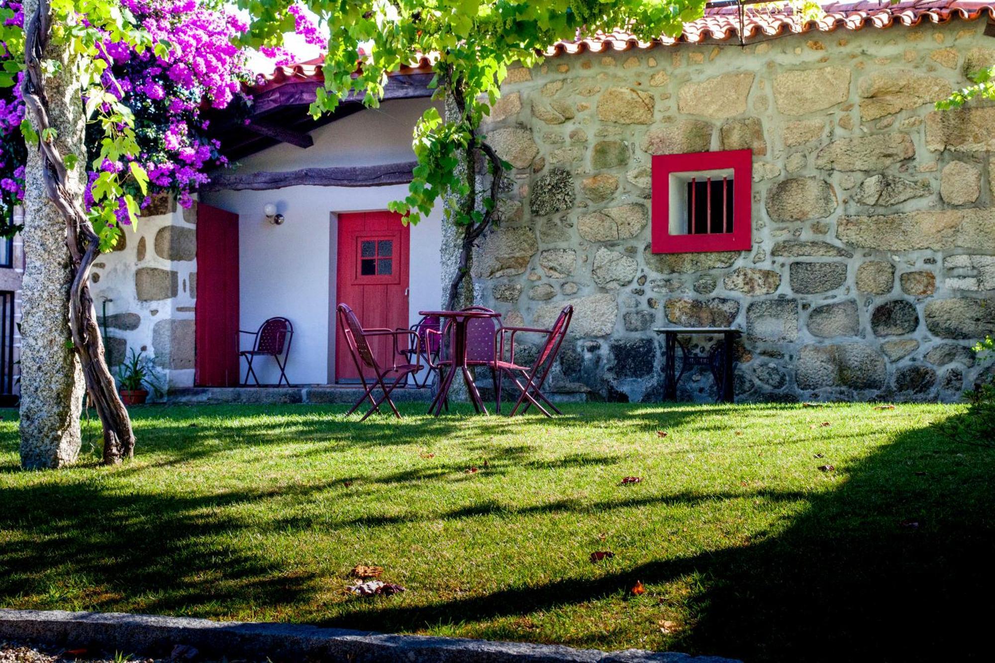 1720 Quinta Da Cancela - Winery & Farmhouse Guimarães Rum bild